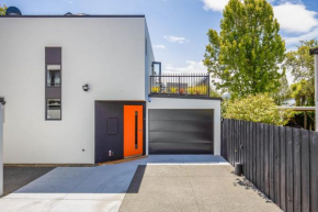 Downtown Hideaway - Christchurch Holiday Home